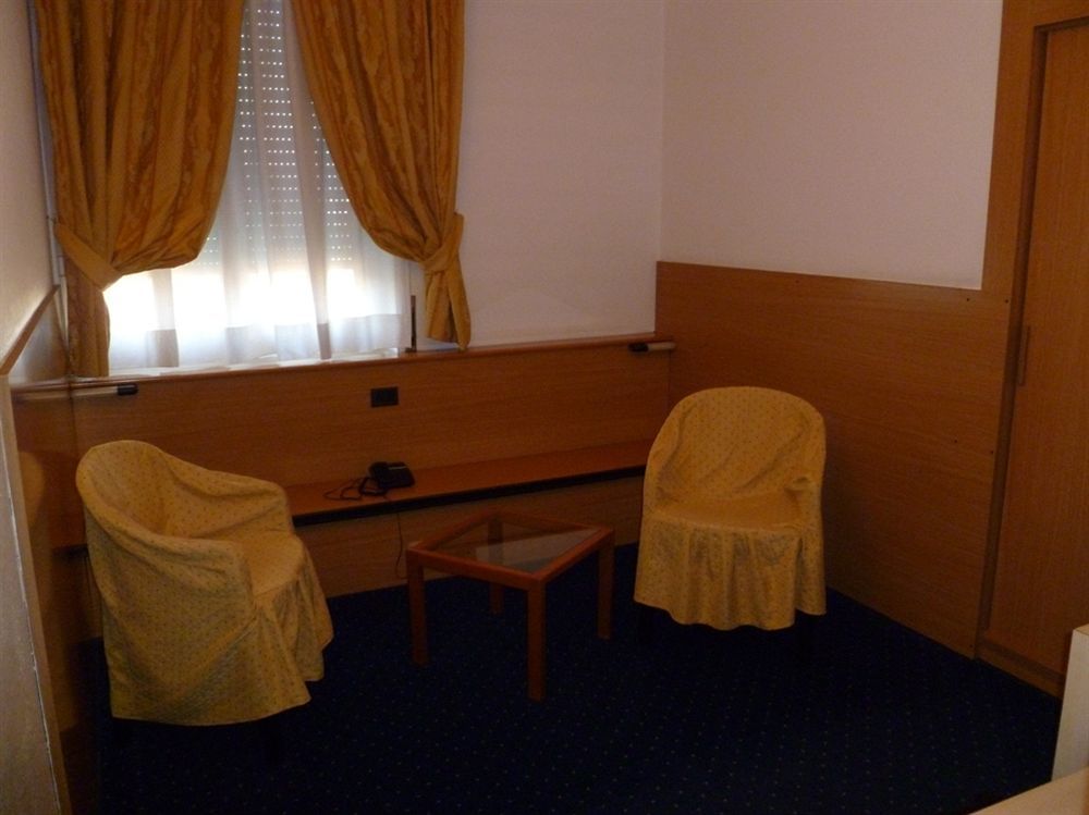 Hotel Astoria Gallarate Exteriör bild